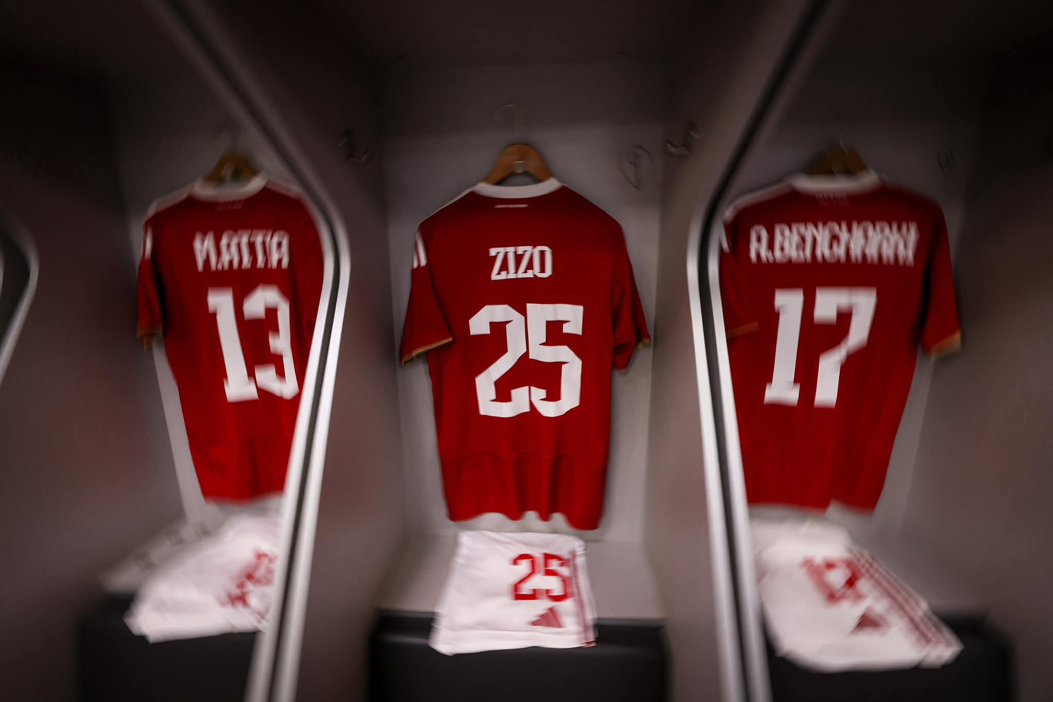 1763824879 16 غرفة ملابس الأهلي قبل مباراة شبيبة القبائل في دوري الأبطال