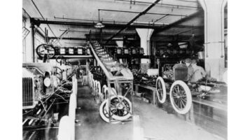 1763888560 مين هو إميل ليفاسور اللي ساهم في تطوير جير السيارات؟