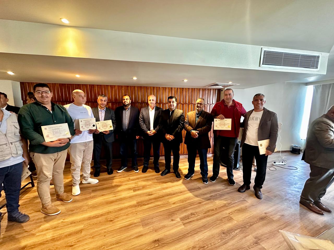 1763890658 835 غرفة المطاعم السياحية تبدأ برنامج تدريبي لتطوير مهارات القيادة