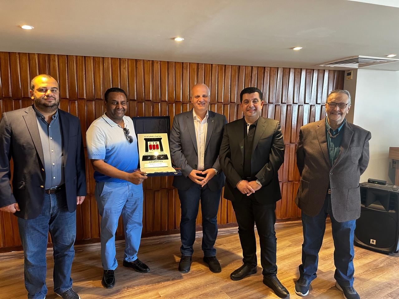 1763890658 957 غرفة المطاعم السياحية تبدأ برنامج تدريبي لتطوير مهارات القيادة