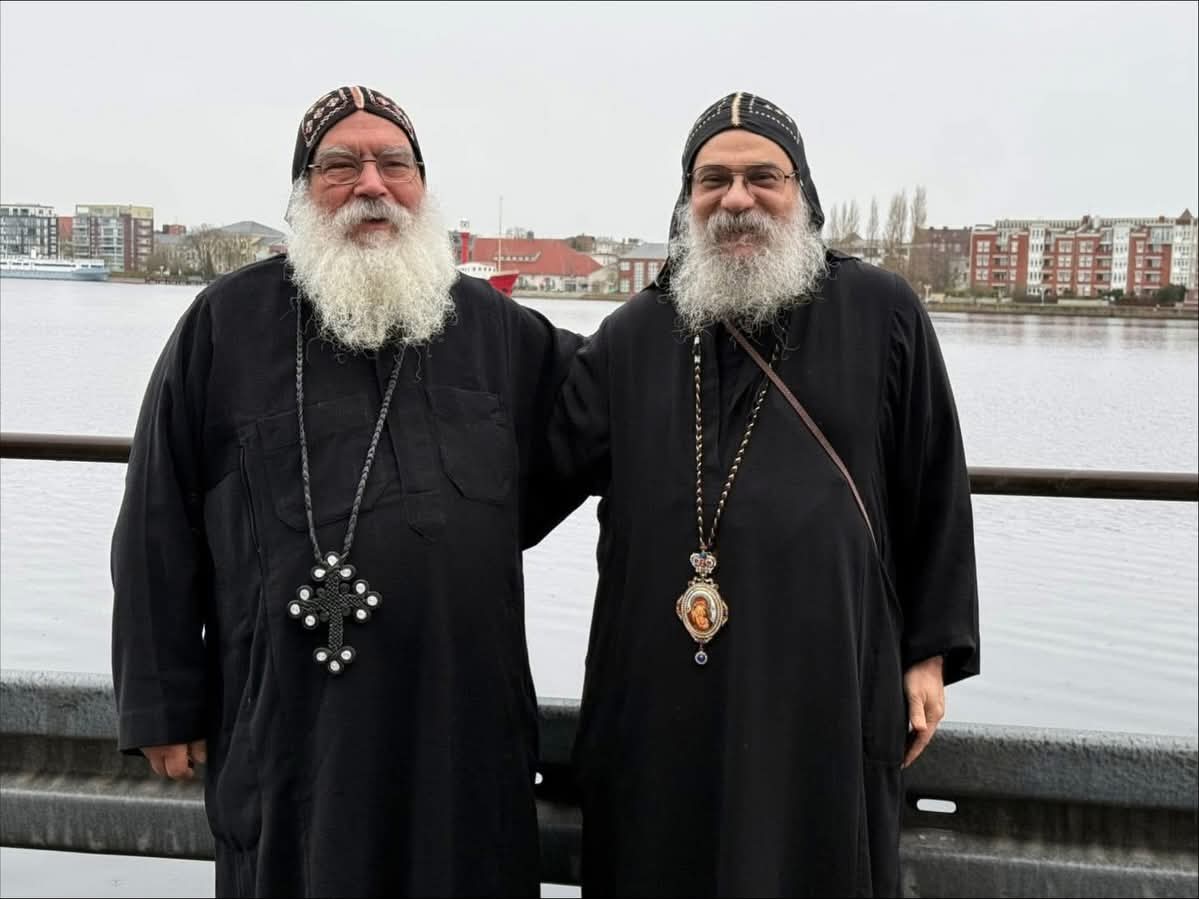 1763898062 209 الأنبا أباکير يبارك المطارنة الجدد ويدعي لهم في خدمتهم مع