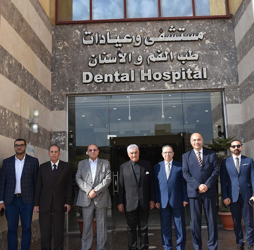 زاهي حواس في الندوة