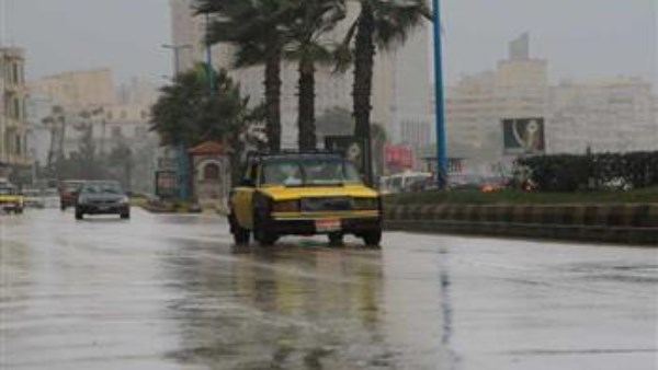 أمطار على الإسكندرية مع استمرار الملاحة بالميناء