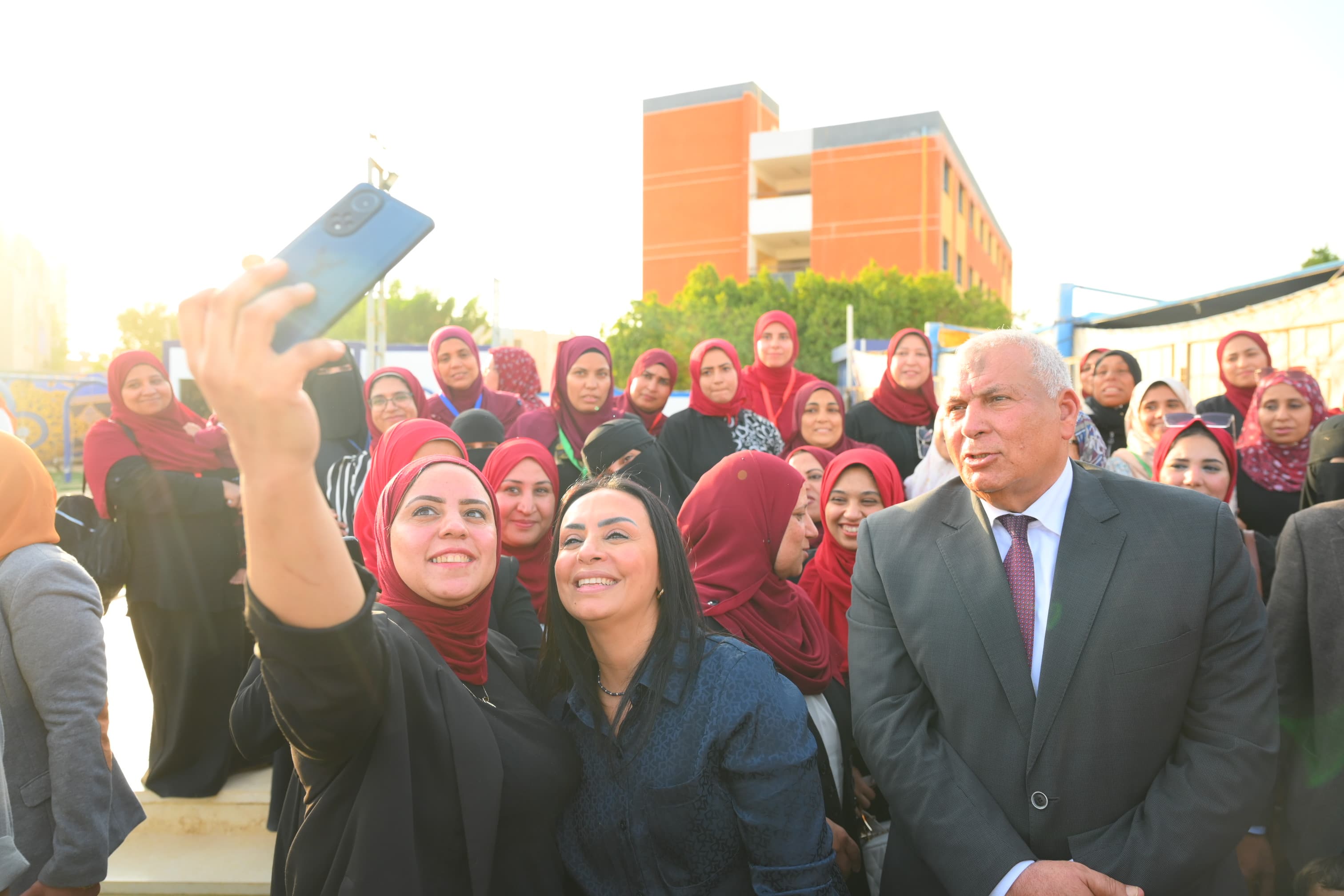 1763920064 377 وزيرة التضامن تقابل الرائدات الاجتماعيات في الوادي الجديد