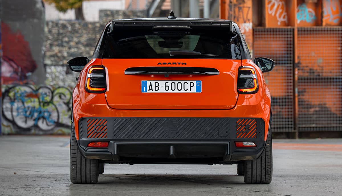 1763926524 623 أبارث تكشف عن أحدث إصدار لسيارتها الكهربائية 600e Competizione بتسارع