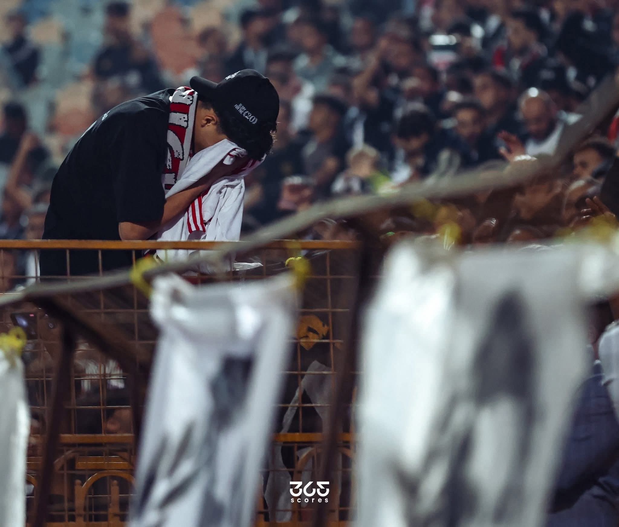 1763936249 61 أساطير الزمالك بيحتفلوا بالجماهير بقميص محمد صبري