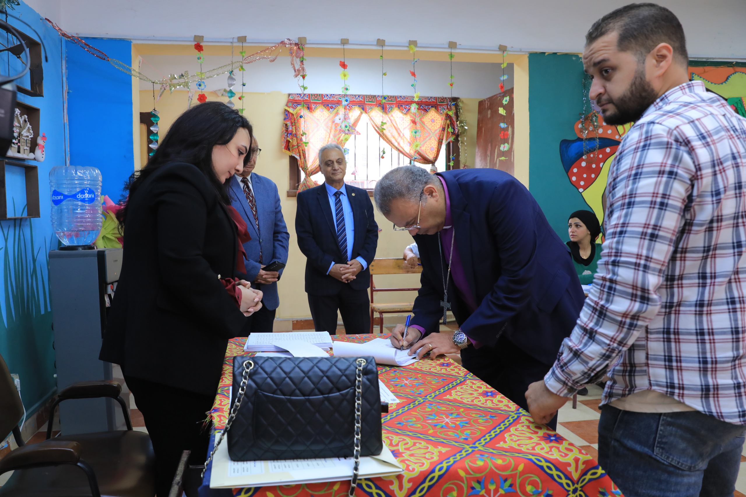 1763974720 461 رئيس الطائفة الإنجيلية في مصر يشارك بصوته في انتخابات النواب
