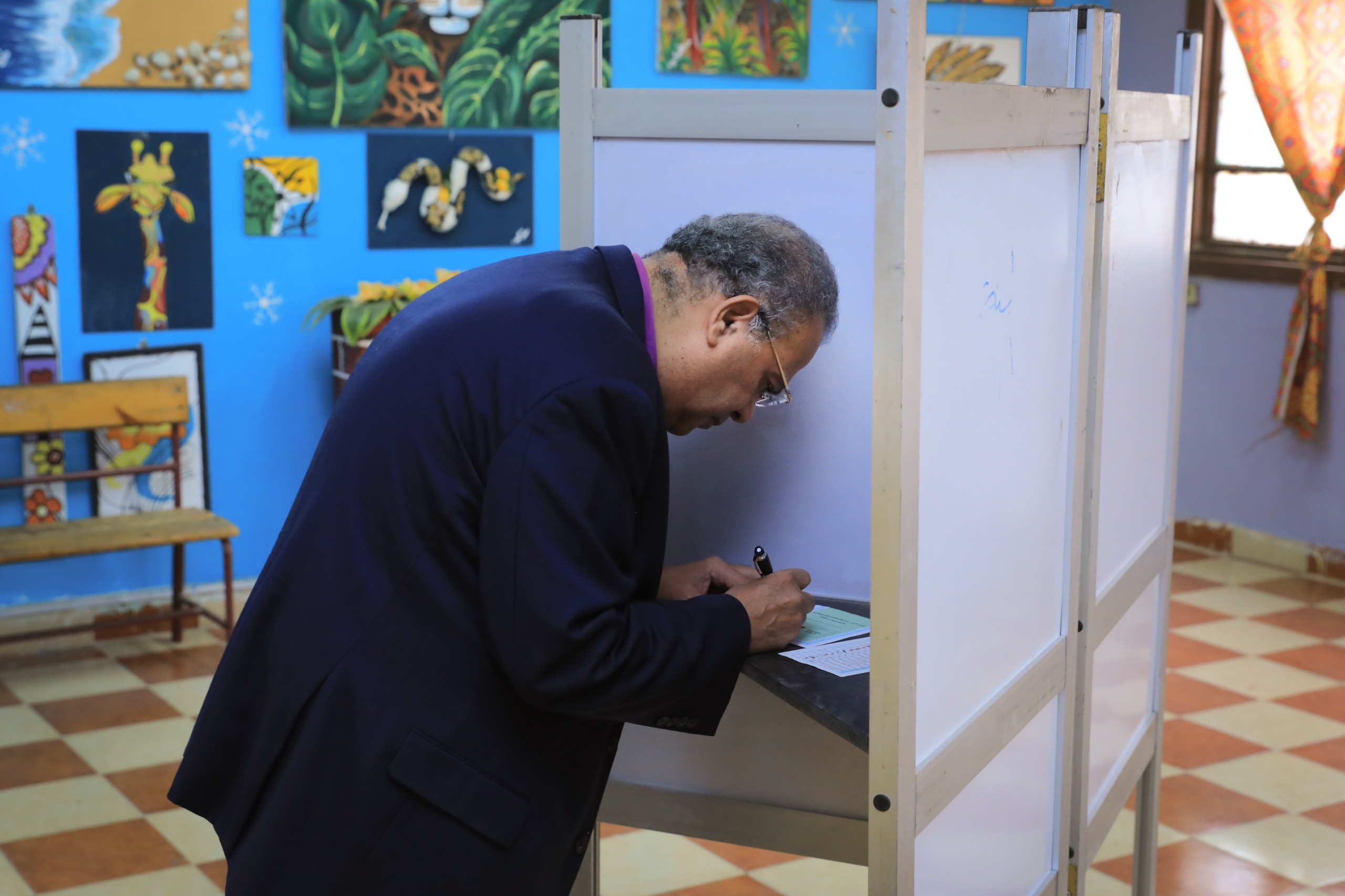 1763974721 989 رئيس الطائفة الإنجيلية في مصر يشارك بصوته في انتخابات النواب