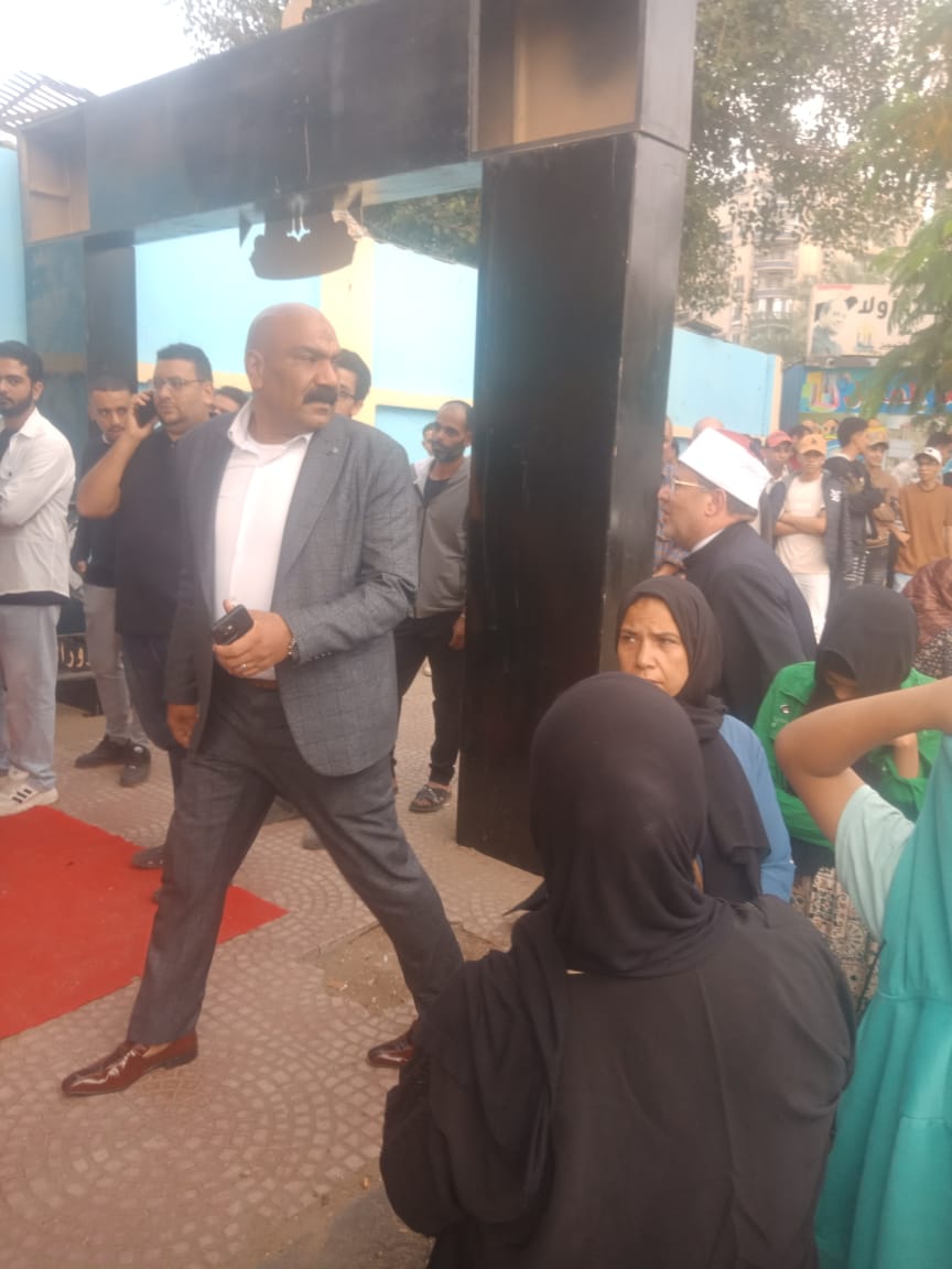 1763974851 964 مختار جمعة يشارك في التصويت بمدرسة الشهيد محمد جمال بالمنيل