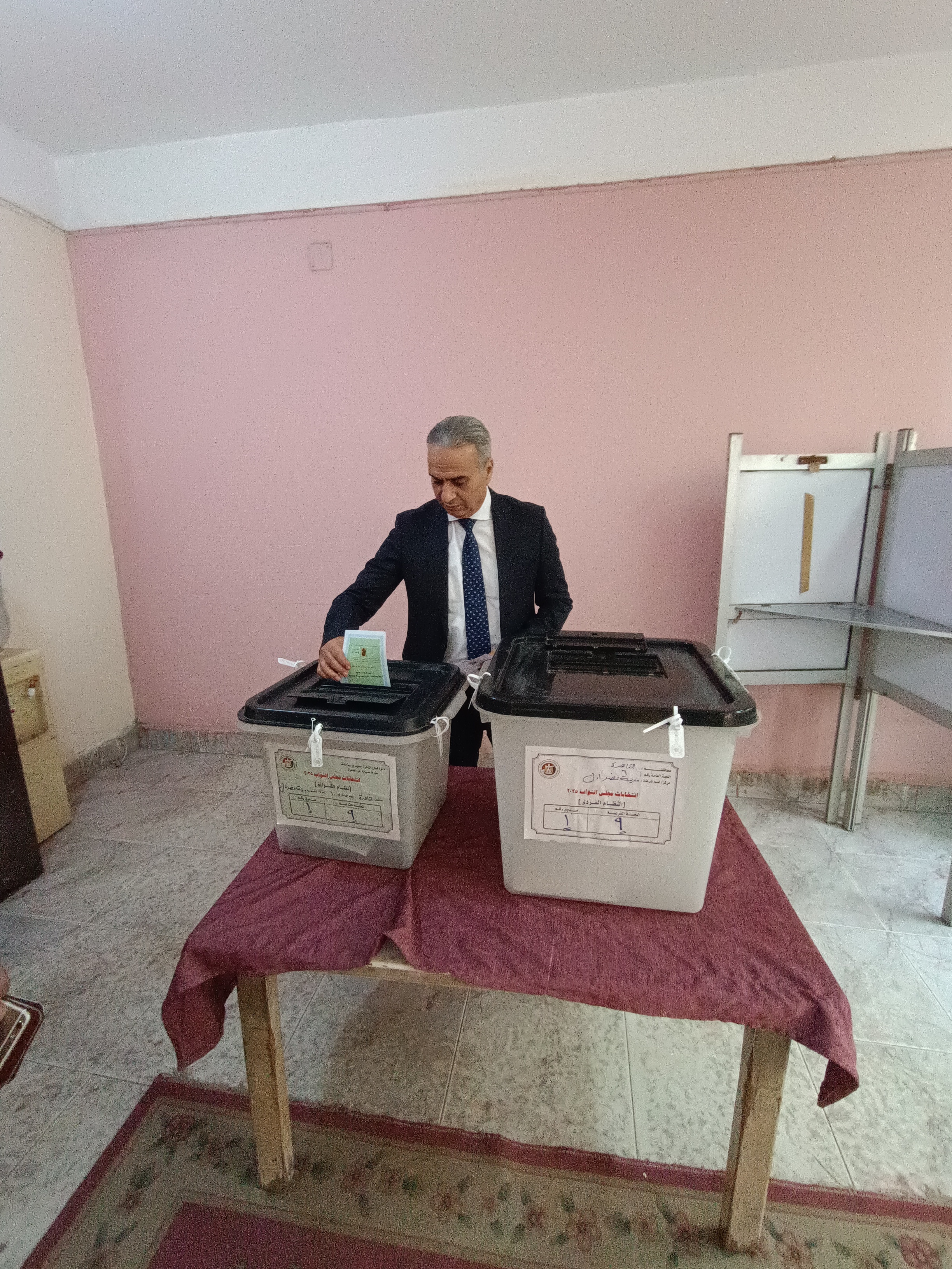 1763975254 806 رئيس جهاز حماية المستهلك يشارك في انتخابات مجلس النواب 2025