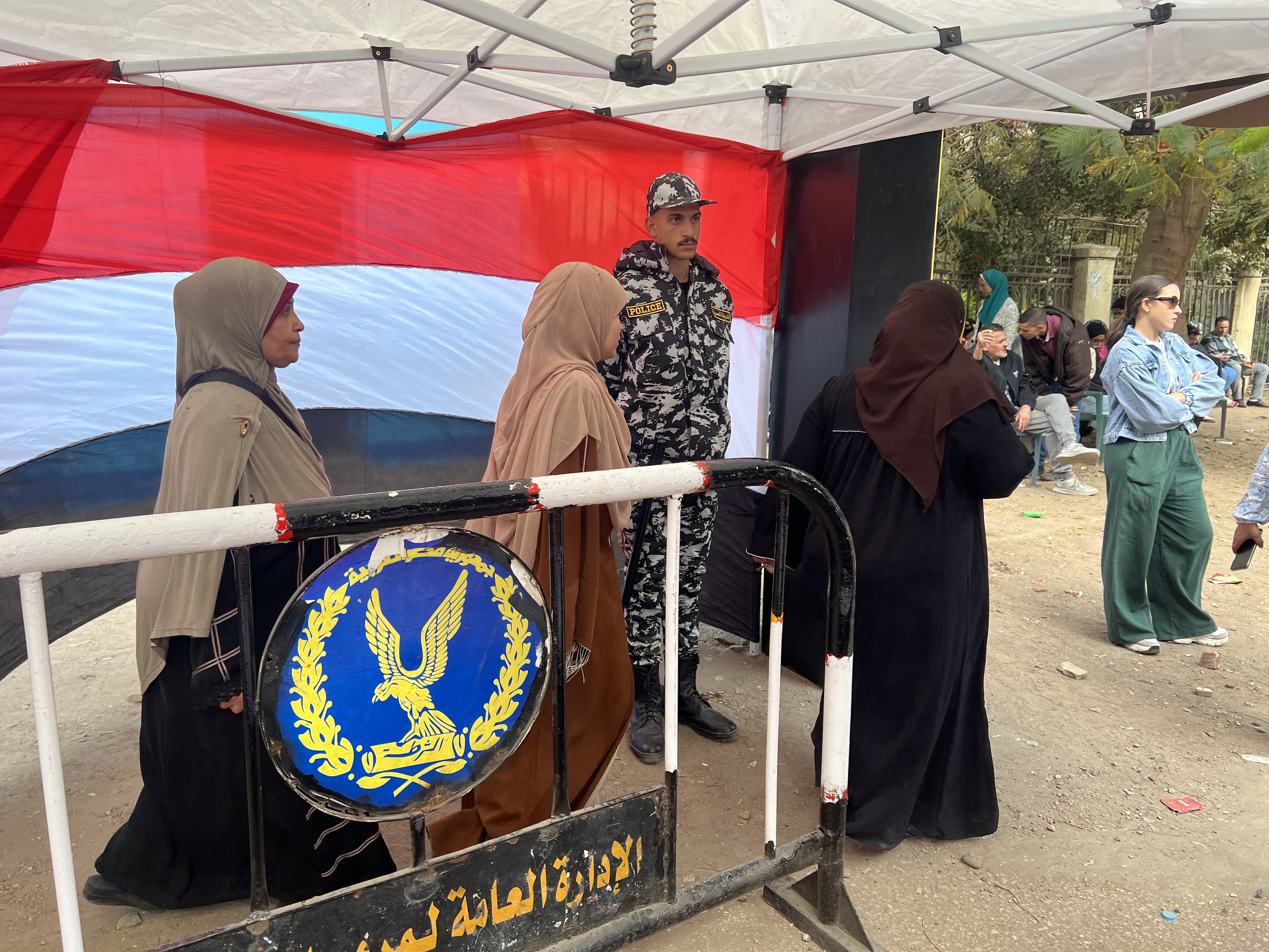 1763982342 748 كبار السن في المعادي بيتوافدوا بشكل كبير على لجان انتخابات