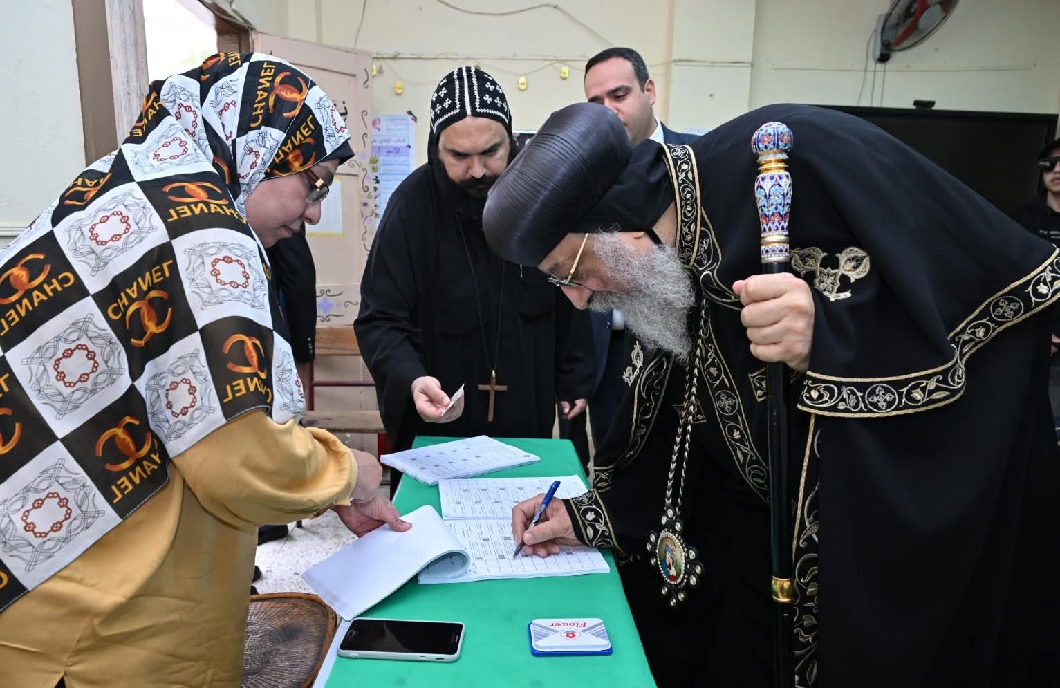 من قلب الانتخابات.. البابا تواضروس يحدد مواصفات النائب اللي يقدر يخدم المجتمع 3 1763986018 819 من قلب الانتخابات البابا تواضروس يحدد مواصفات النائب اللي يقدر