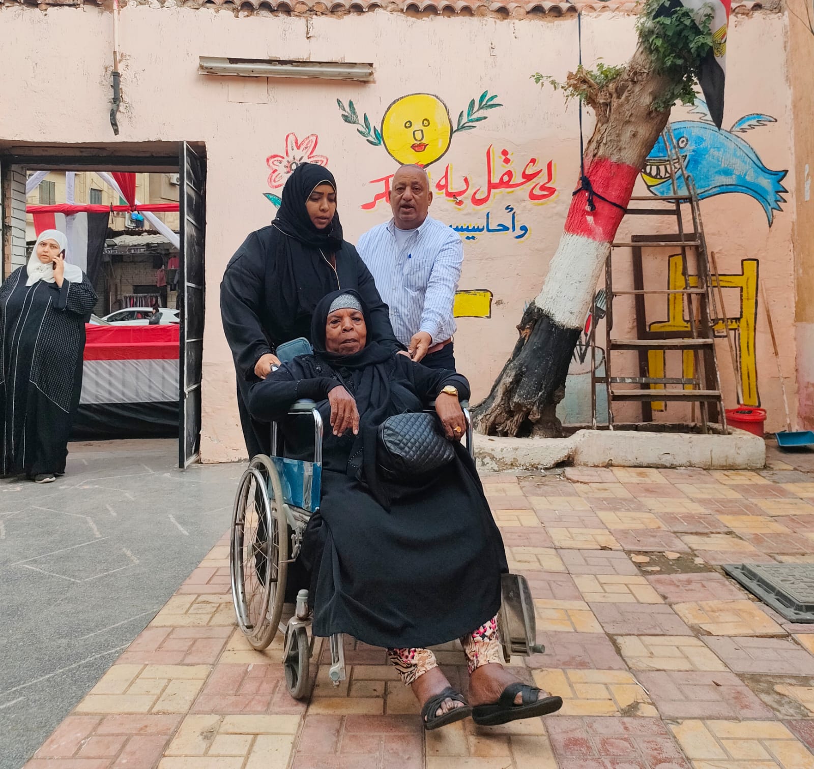 1763986669 931 ناس كتير بتتوافد على اللجان الانتخابية في الزاوية الحمراء بالقاهرة