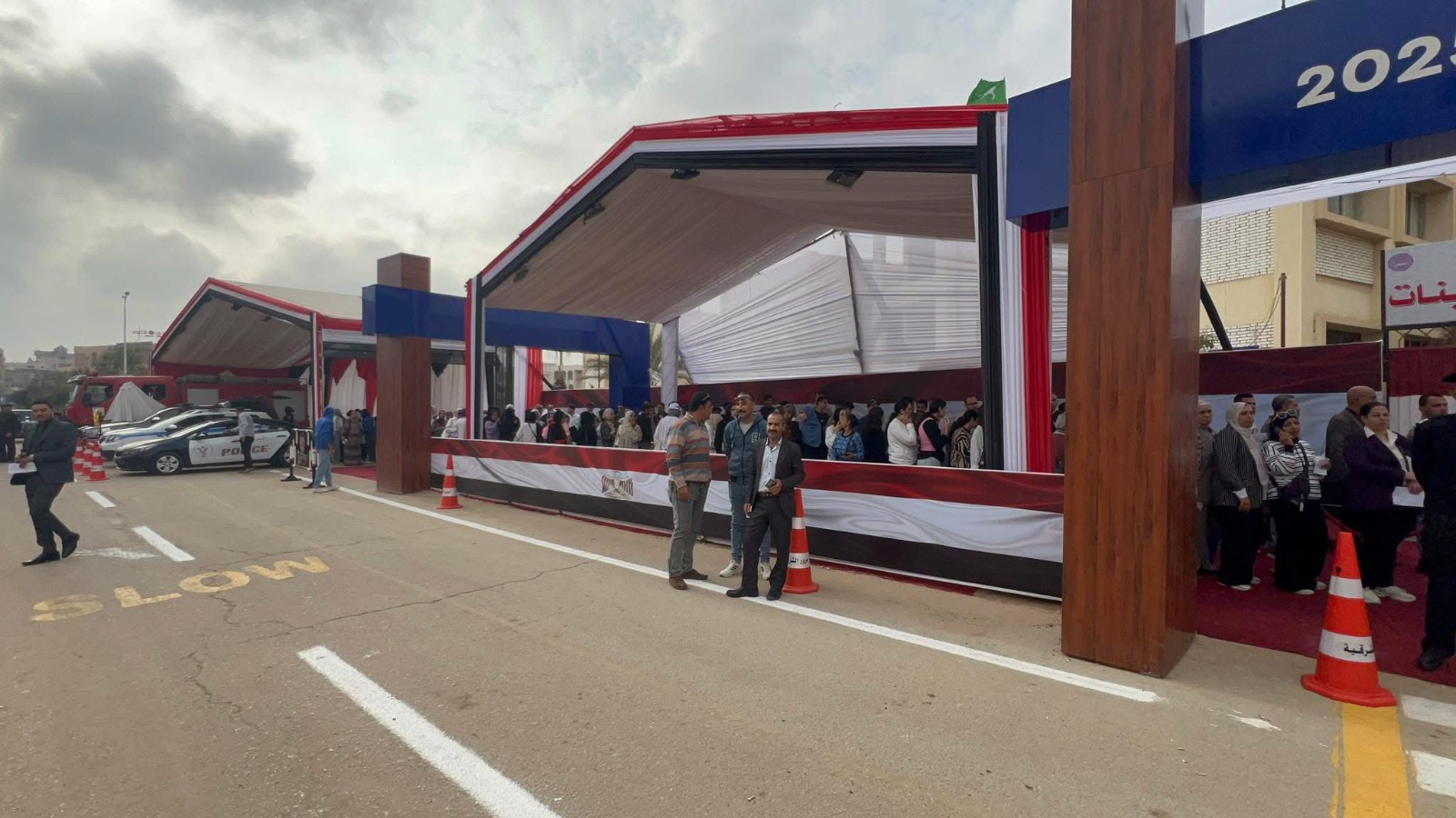 1763986940 952 مواطنين العاشر من رمضان يتوافدوا على لجان انتخابات البرلمان 2025