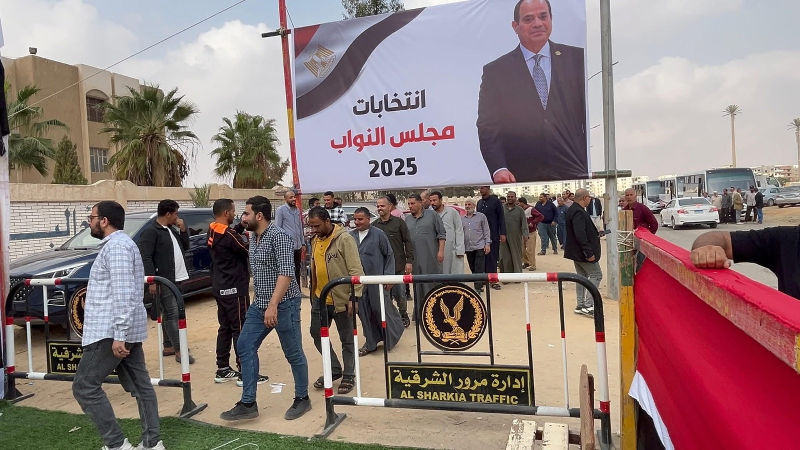 1763986941 174 مواطنين العاشر من رمضان يتوافدوا على لجان انتخابات البرلمان 2025