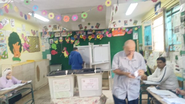 انتخابات النواب 2025 .. الناخبون يواصلون التصويت في مدرسة سعد بن أبي وقاص بالساحل | صور