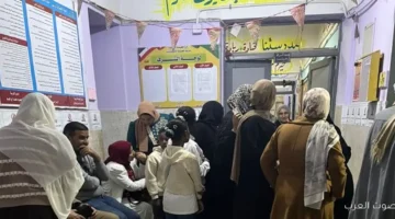 1763999200 ناس كتير بتتجمع قدام لجان انتخابات مجلس النواب 2025 في