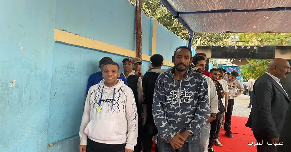 الناس بتتوافد على لجان الانتخابات في مصر القديمة والمنيل بالليل 2 الناس بتتوافد على لجان الانتخابات في مصر القديمة والمنيل بالليل