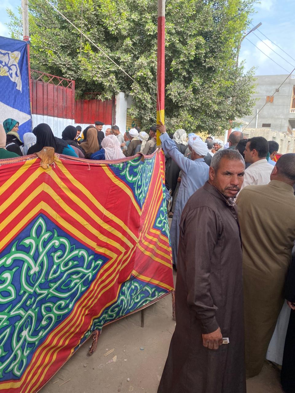 1764000223 149 الناس زحمة على لجنة معهد فتيات القنطرة غرب الأزهري صور