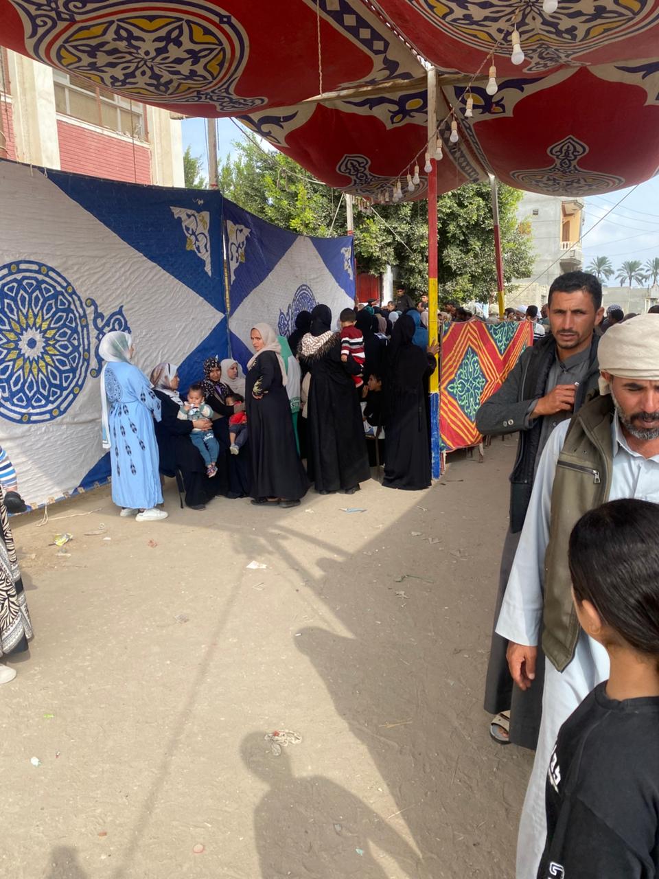 1764000223 587 الناس زحمة على لجنة معهد فتيات القنطرة غرب الأزهري صور