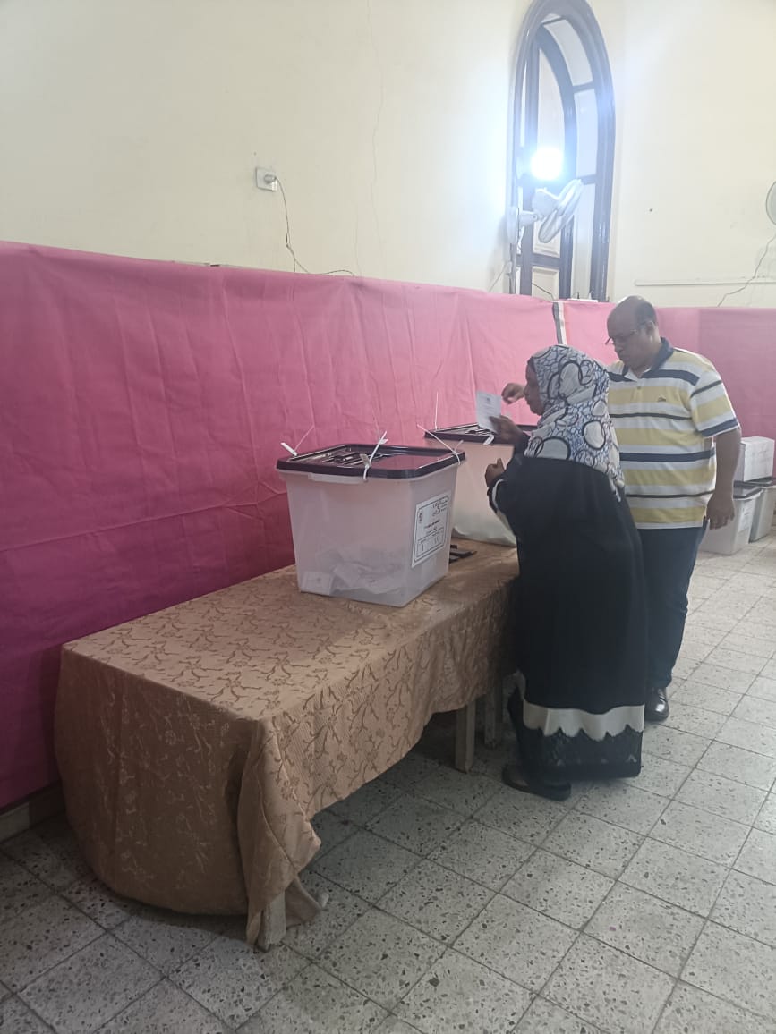 1764005359 528 تزايد عدد الكبار في السن والستات في لجان الاقتراع صور