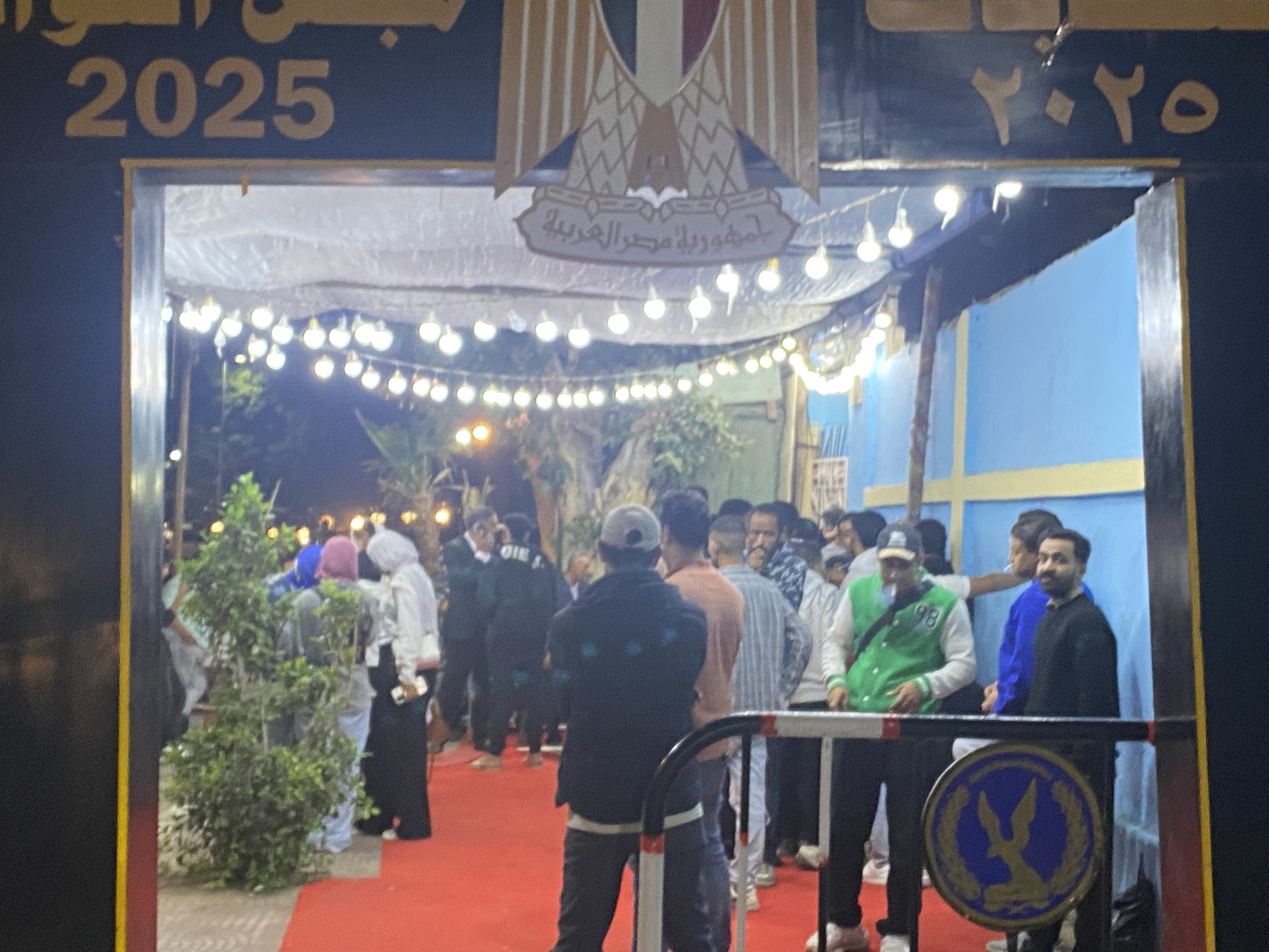 1764010461 770 الشباب هم المفتاح الناخبين بيتوافدوا للإدلاء بأصواتهم في مدارس مصر