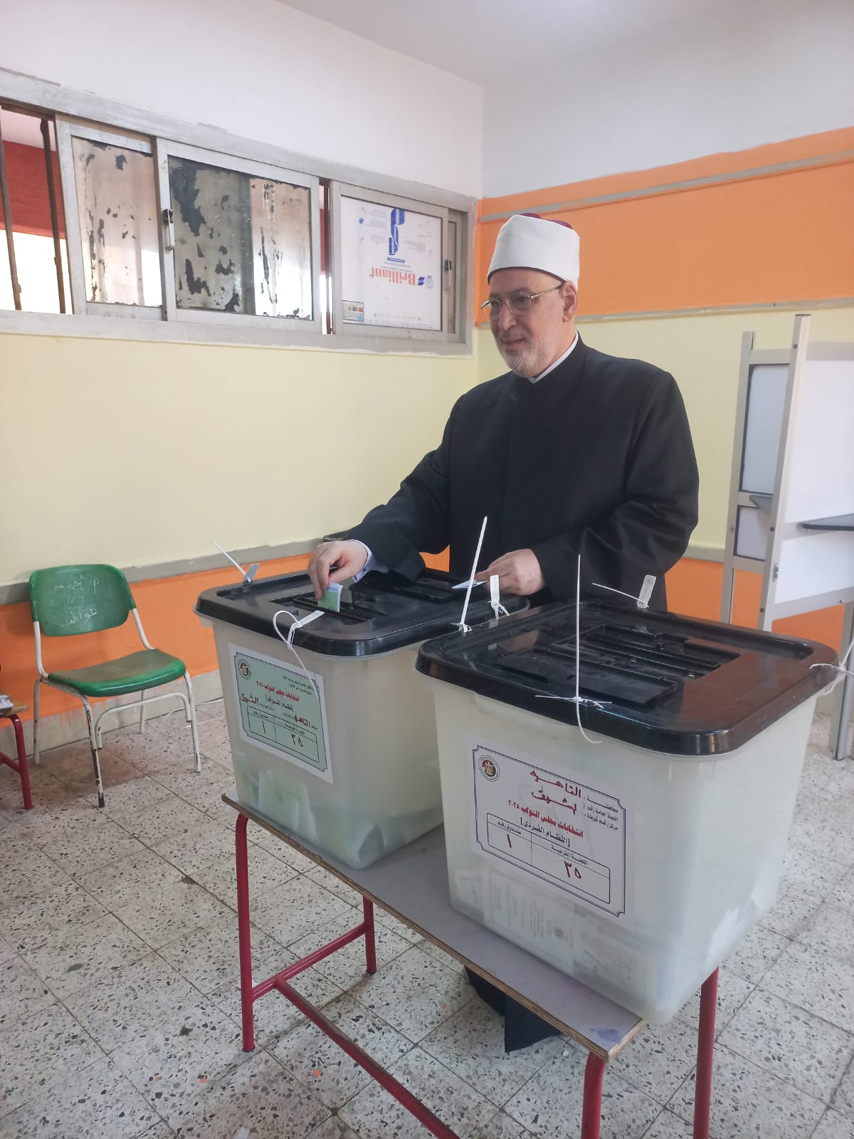 1764058037 162 وكيل الأزهر بعد التصويت أدعو الناس يشاركوا بقوة في انتخابات