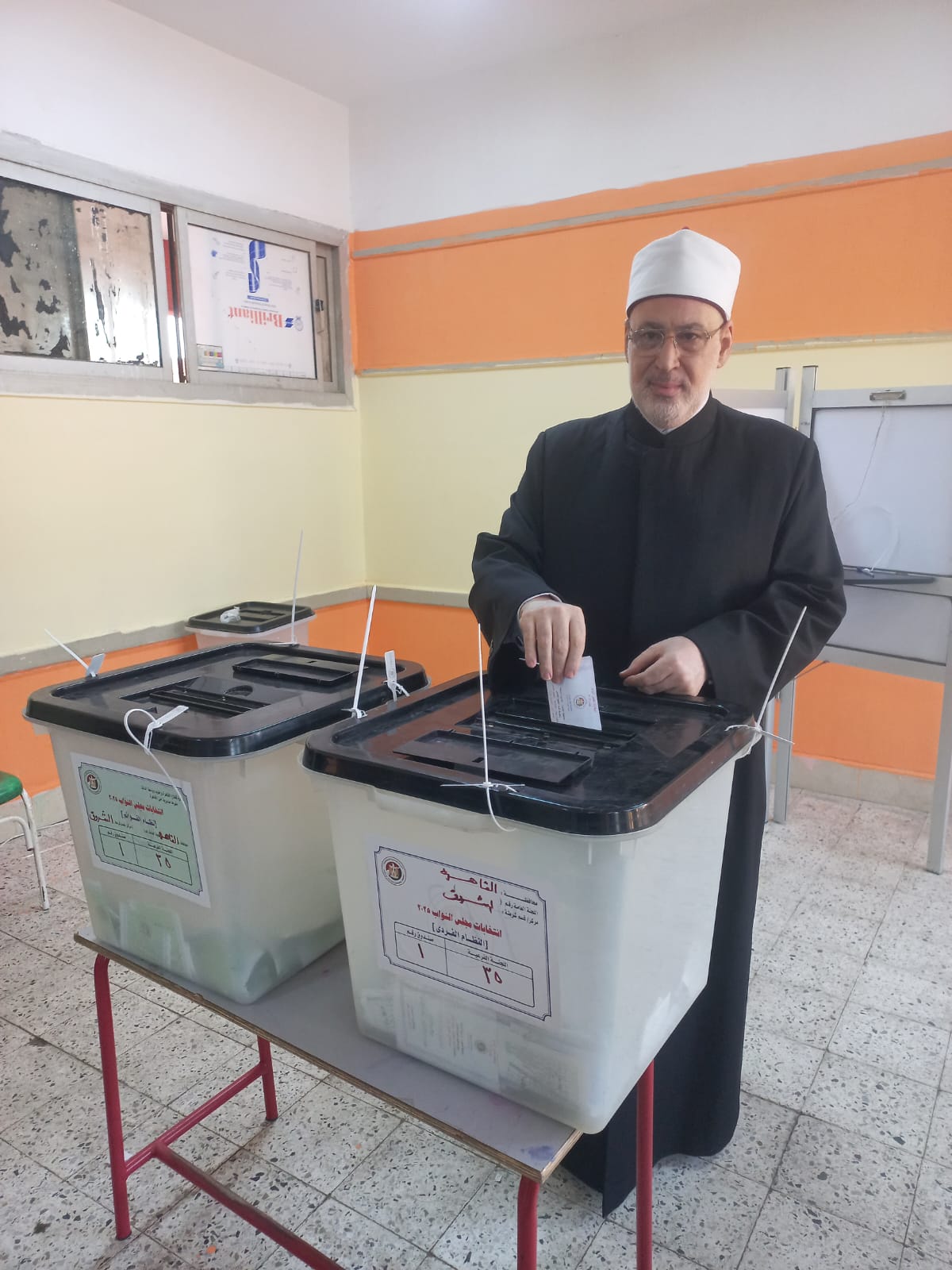 1764058037 913 وكيل الأزهر بعد التصويت أدعو الناس يشاركوا بقوة في انتخابات