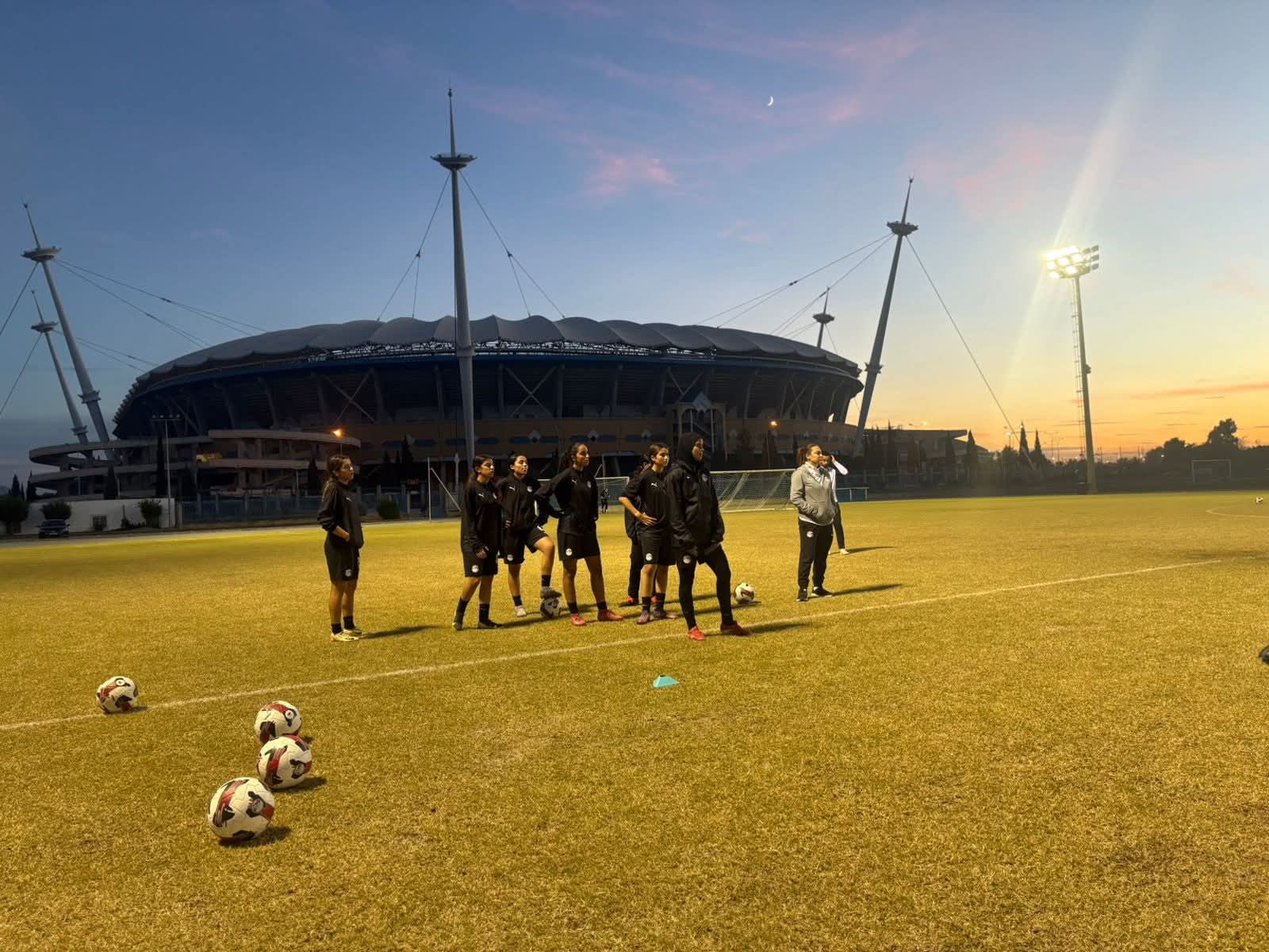 مران منتخب الكرة النسائية