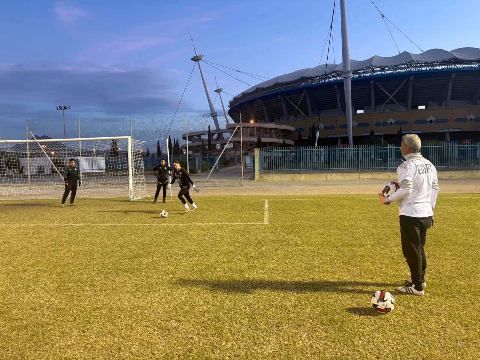 مران منتخب الكرة النسائية