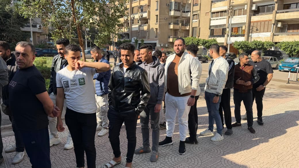 1764066342 139 الناخبين لسه بيتوافدوا على مدرسة الشيماء الابتدائية في المعادي