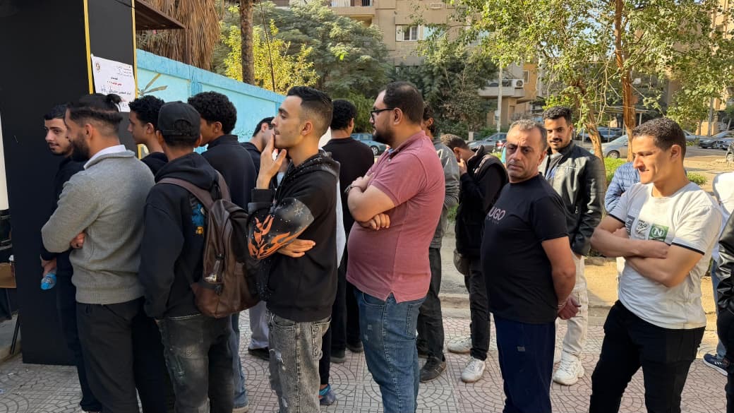 1764066342 467 الناخبين لسه بيتوافدوا على مدرسة الشيماء الابتدائية في المعادي