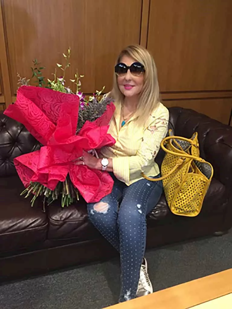 1764071054 744 نادية الجندي بتظهر بشكل شبابي ومميز في أحدث إطلالة لها