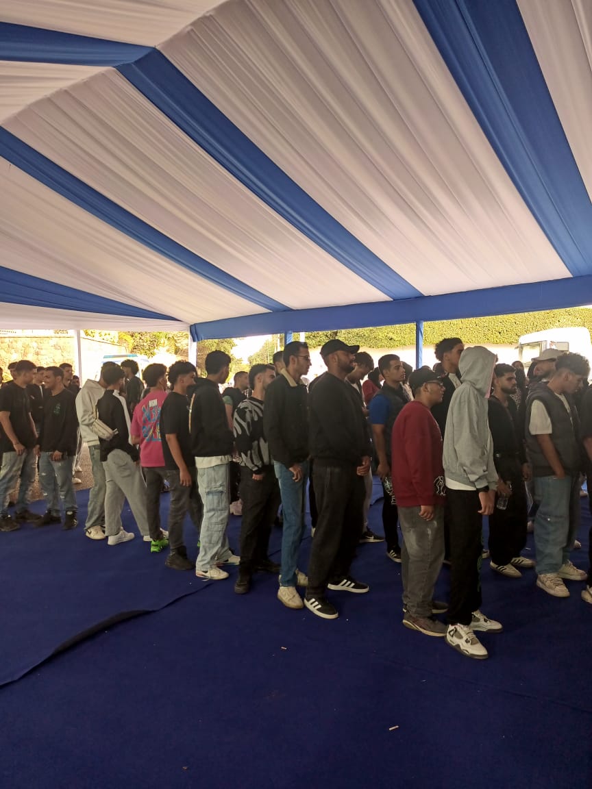 1764077065 117 زحمة كبيرة من الناس في لجنة مدرسة مصطفى يسري بمصر