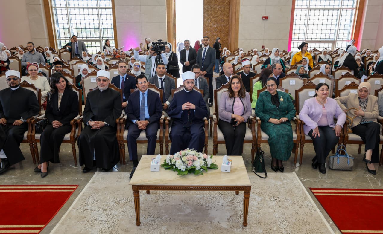 1764082972 676 وزيرة التنمية المحلية تحضر احتفال وزارة الأوقاف باليوم العالمي لمناهضة