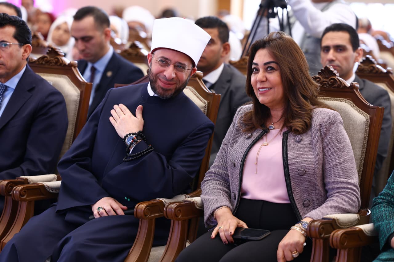 1764082972 893 وزيرة التنمية المحلية تحضر احتفال وزارة الأوقاف باليوم العالمي لمناهضة