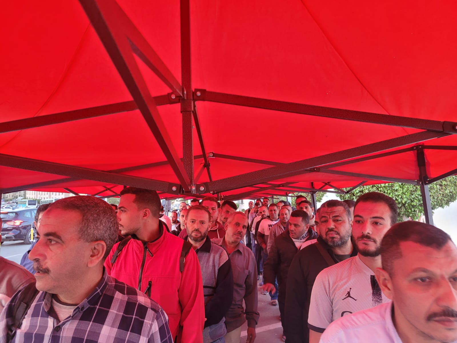 1764095236 670 الناخبين لسه بيتوافدوا على لجنة المدرسة البريطانية في الرحاب