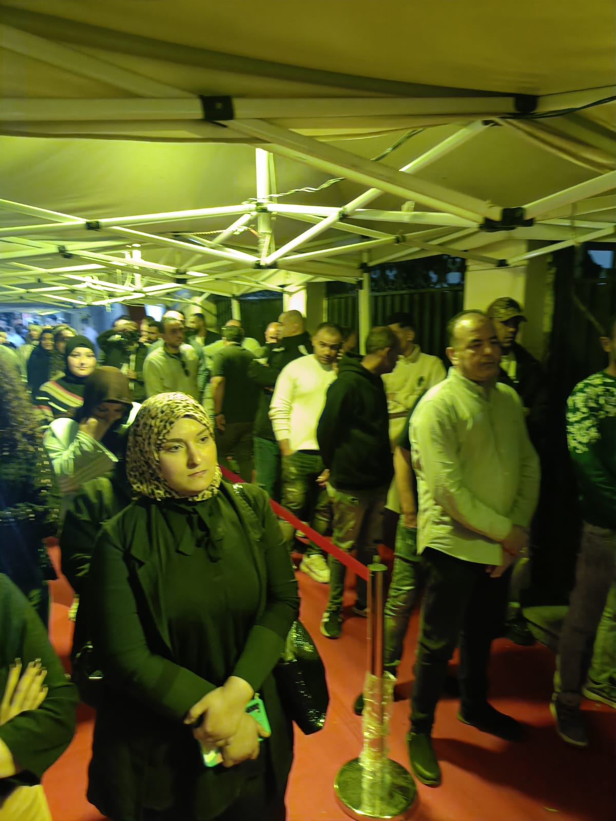 1764096948 670 شباب مصر في الطوابير أمام لجان وسط البلد على أنغام