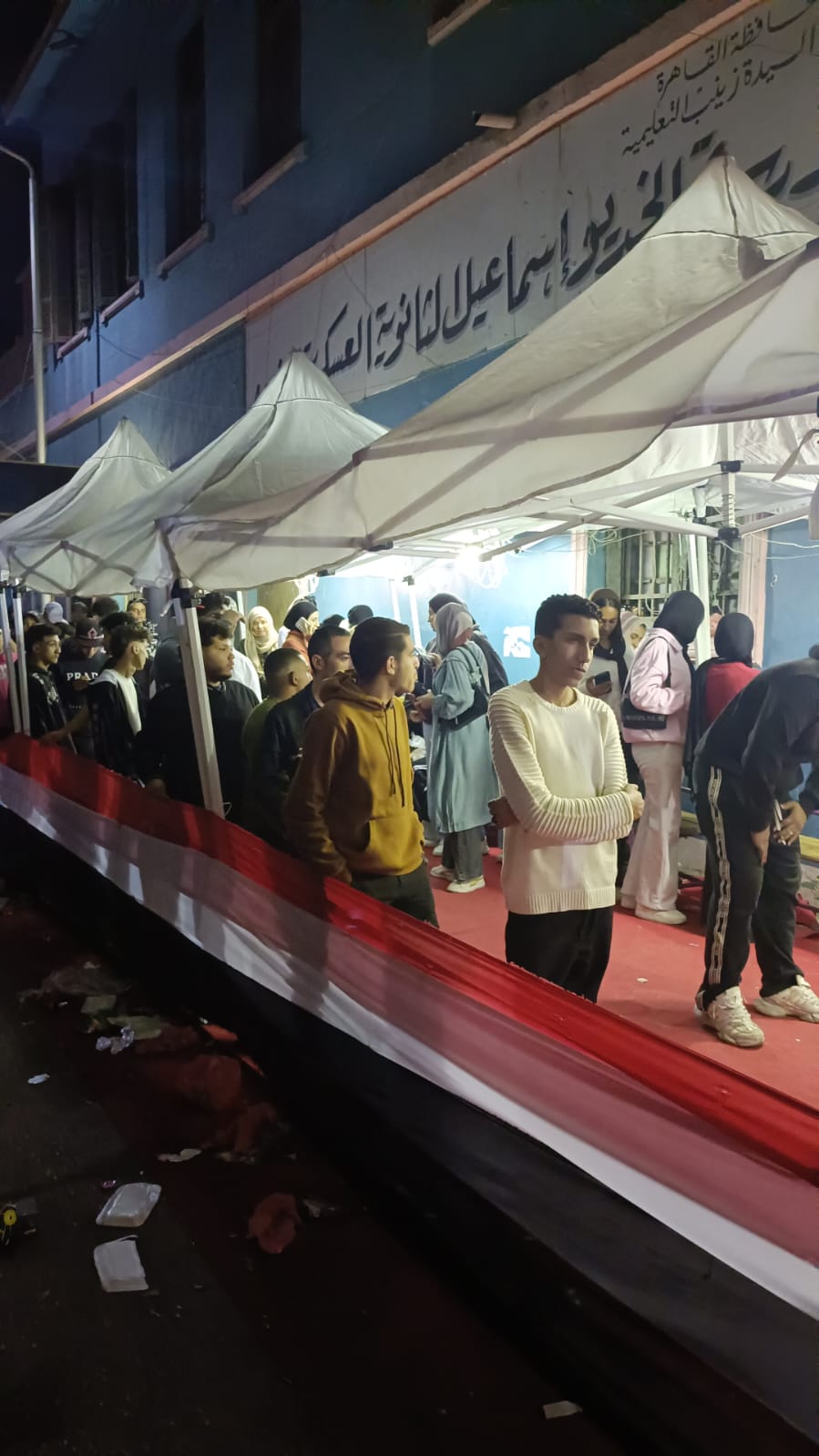 1764096949 154 شباب مصر في الطوابير أمام لجان وسط البلد على أنغام