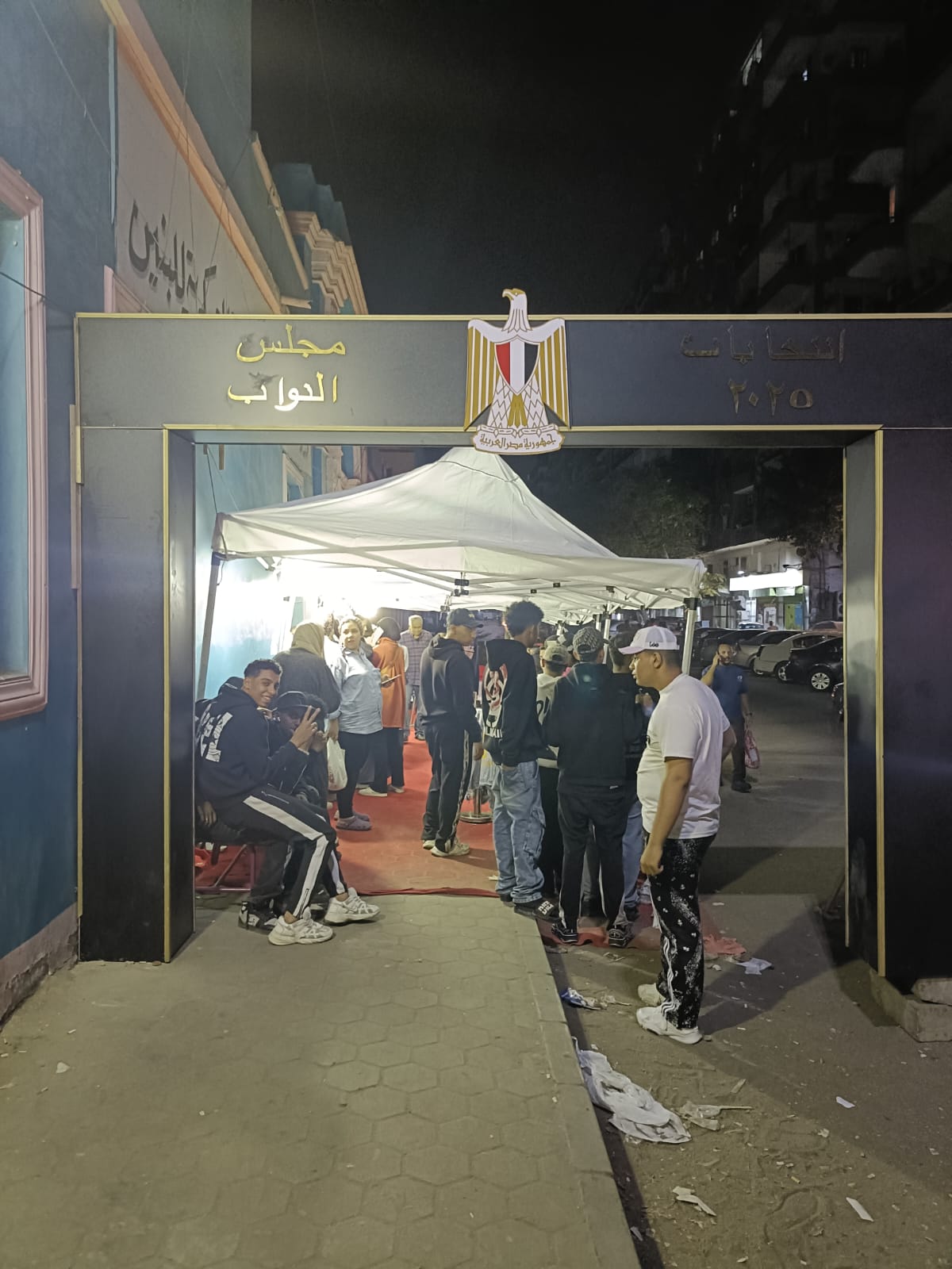 1764096949 703 شباب مصر في الطوابير أمام لجان وسط البلد على أنغام