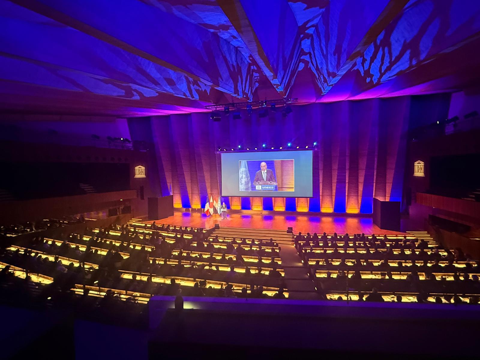 1764098983 533 رئيس المتحف المصري الكبير يتكلم في فعالية ثقافية باليونسكو