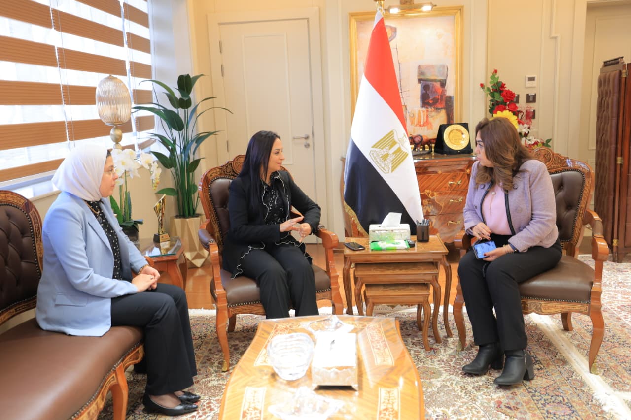 1764149901 48 التنمية المحلية والتضامن يناقشوا دعم الهلال الأحمر للفلسطينيين في غزة