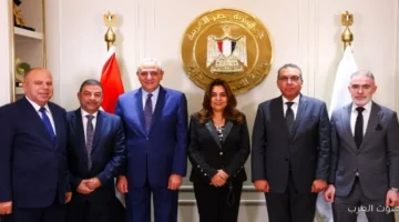 1764174153 توقيع عقد لإدارة النقل الداخلي في طنطا والمحلة مع القطاع