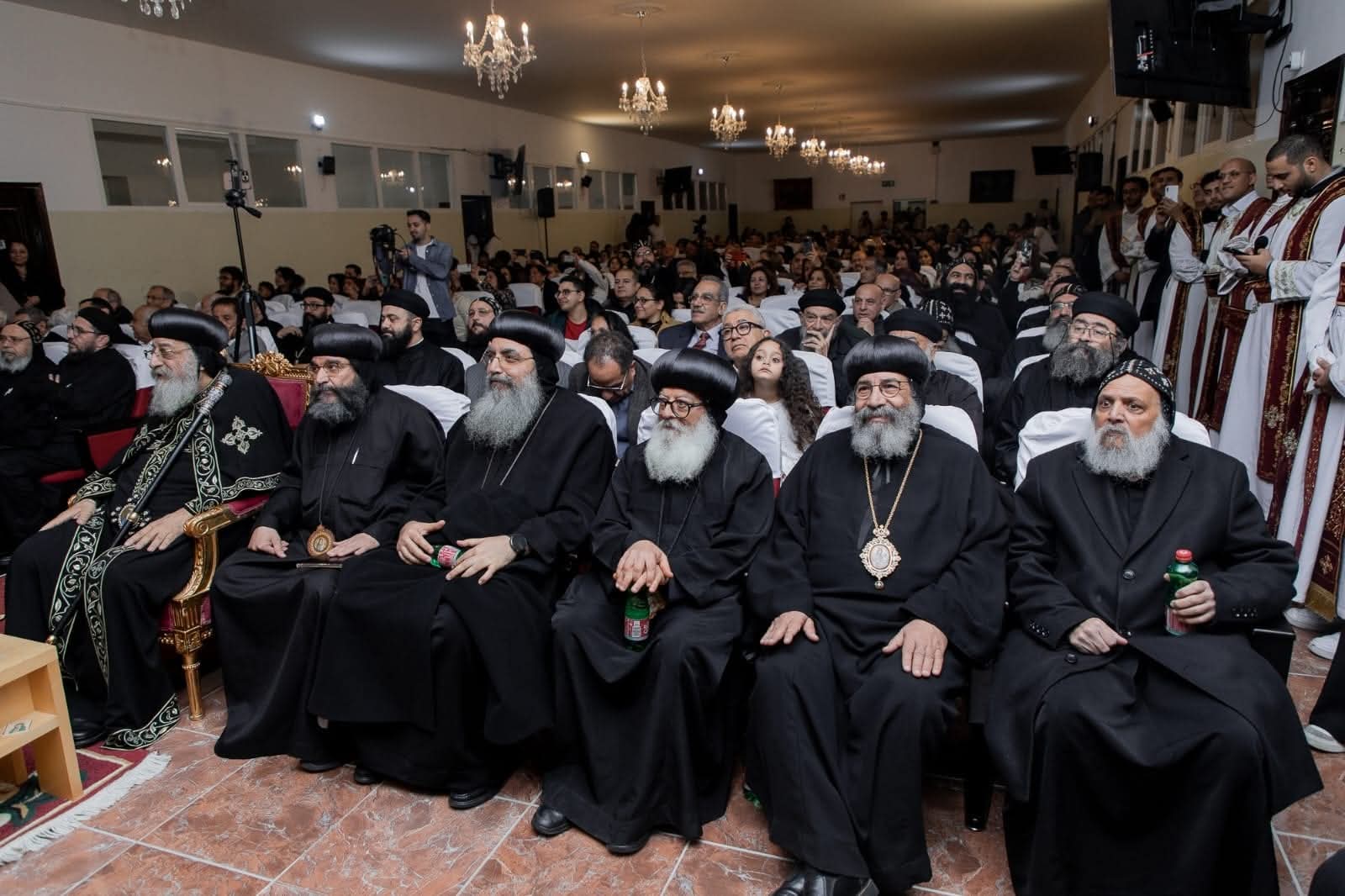 1764203256 781 البابا تواضروس يهنئ ببدء صوم الميلاد في اجتماع يوم الأربعاء