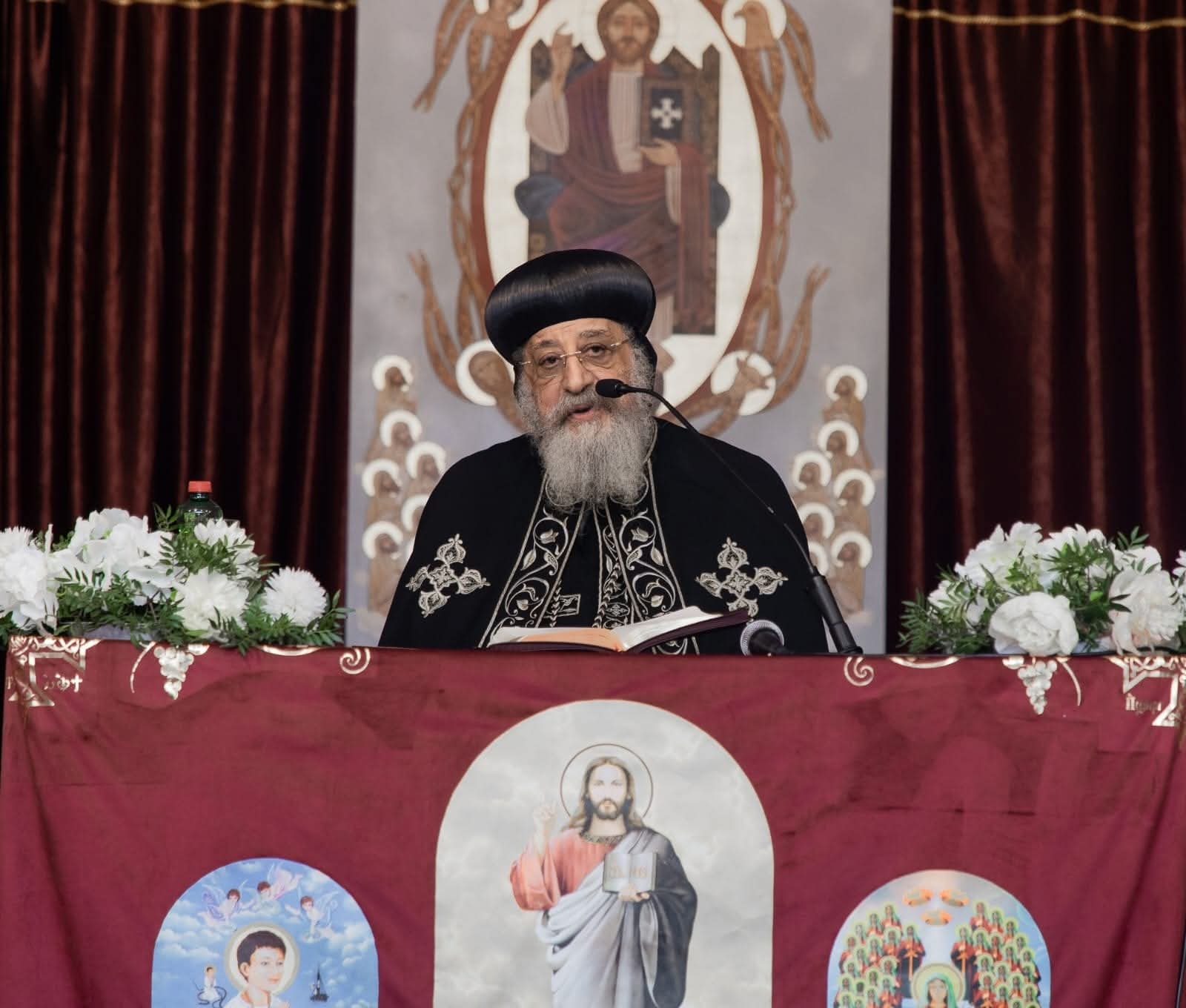 1764203256 906 البابا تواضروس يهنئ ببدء صوم الميلاد في اجتماع يوم الأربعاء