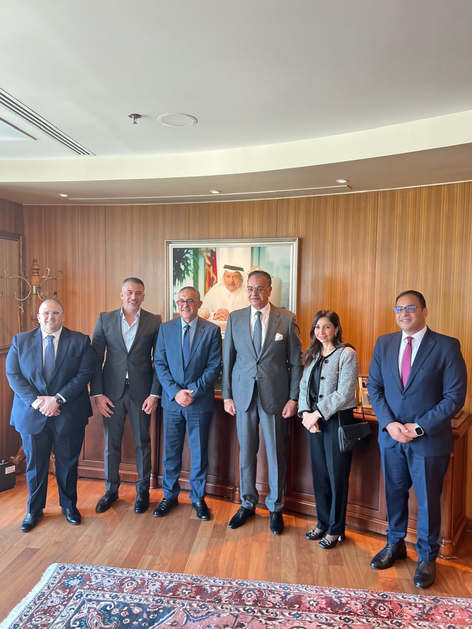 اجتماع مع رجال الأعمال القطريين