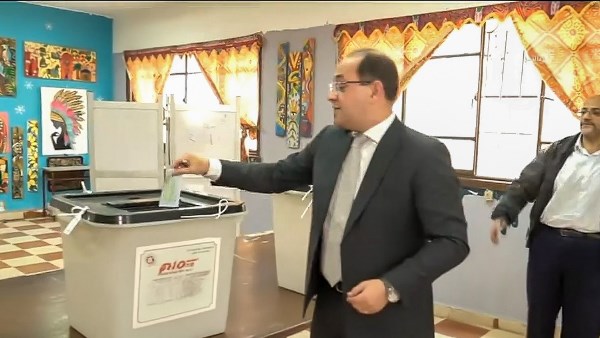 وزير المالية يدلى بصوته فى انتخابات مجلس النواب