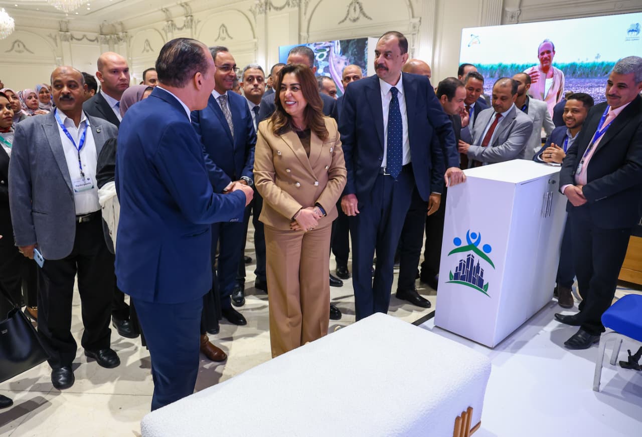 1764245247 212 وزيرة التنمية المحلية تفتتح معرض لمشروعات التنمية في صعيد مصر