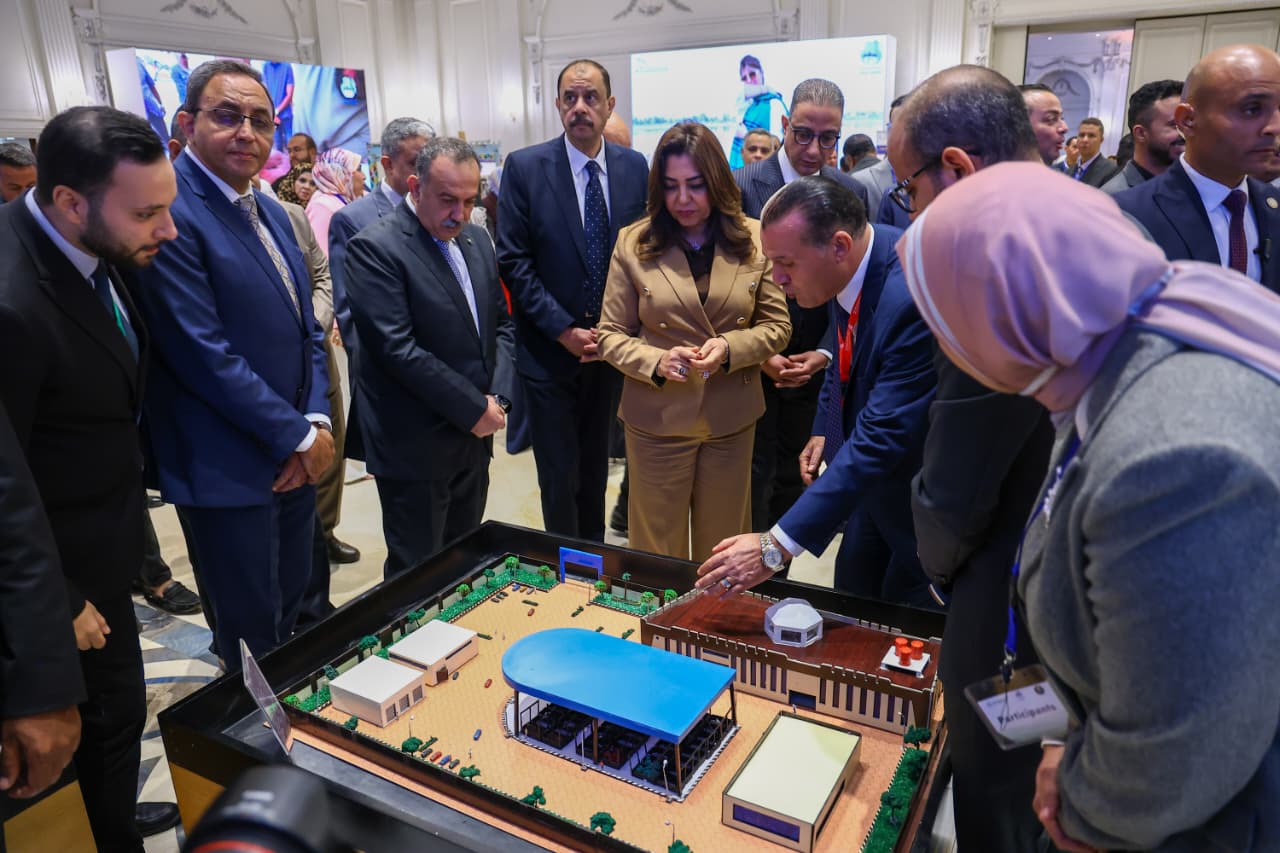 1764245247 27 وزيرة التنمية المحلية تفتتح معرض لمشروعات التنمية في صعيد مصر