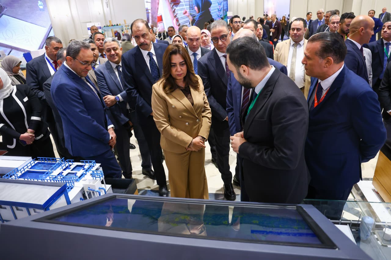 1764245247 77 وزيرة التنمية المحلية تفتتح معرض لمشروعات التنمية في صعيد مصر
